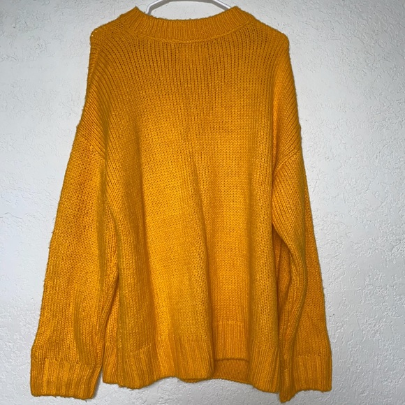 Large Boyfriend Crewneck Yellow Gold Sweater by Victoria Secret Pink - Picture 6 of 7